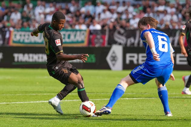 05.08.2026, xydrx, Fußball, Testspiel, FC Rottach-Egern - Borussia Mönchengladbach, Saison 2026 2027, Stadion am Birkenmoos: Iaia Manco Danfa (Borussia Moenchengladbach, 39) im Zweikampf gegen Gabriel Kiekenbeck (FC Rottach-Egern, 6) DFB regulations prohibit any use of photographs as image sequences and or quasi-video. *** August 5, 2026, xydrx, Soccer, Friendly Match, FC Rottach Egern vs. Borussia Mönchengladbach, 2026–2027 Season, Birkenmoos Stadium, Iaia Manco Danfa, Borussia Mönchengladbach, No. 39 in a tackle against Gabriel Kiekenbeck of FC Rottach Egern, 6. DFB regulations prohibit any use of photographs as image sequences and or quasi-video Copyright: HMBxMedia YannisxDreimann