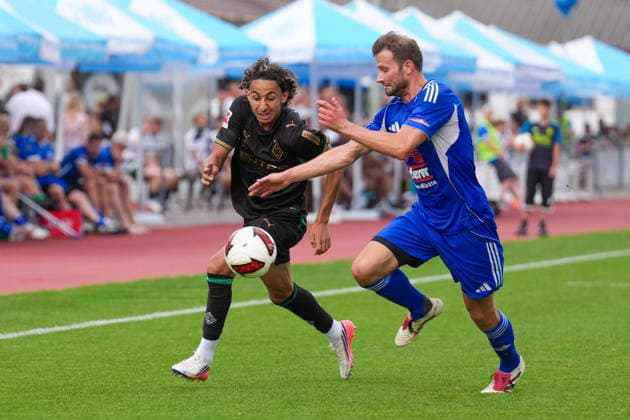 05.08.2026, xydrx, Fußball, Testspiel, FC Rottach-Egern - Borussia Mönchengladbach, Saison 2026 2027, Stadion am Birkenmoos: Wael Mohya (Borussia Moenchengladbach, 36) im Zweikampf gegen Florian Mex (FC Rottach-Egern, 9) DFB regulations prohibit any use of photographs as image sequences and or quasi-video. *** August 5, 2026, xydrx, Soccer, Friendly Match, FC Rottach Egern vs. Borussia Mönchengladbach, 2026–2027 Season, Birkenmoos Stadium, Wael Mohya (Borussia Mönchengladbach), No. 36 in a tackle against Florian Mex (FC Rottach Egern), 9. DFB regulations prohibit any use of photographs as image sequences and or quasi-video Copyright: HMBxMedia YannisxDreimann