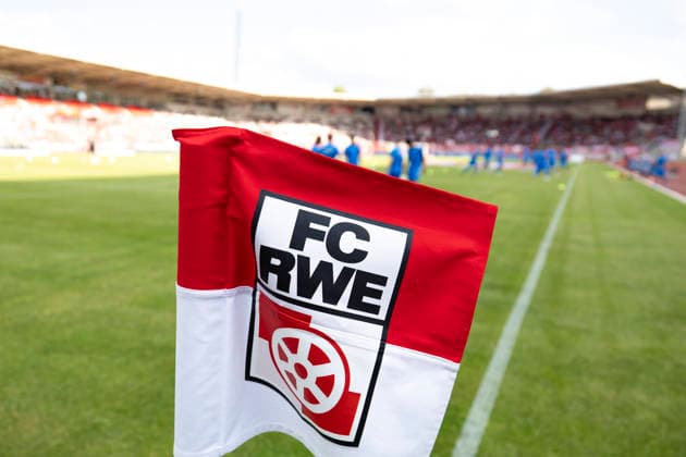 Regionalliga Nordost: FC Rot-Weiß Erfurt vs. SV Tasmania Berlin; Erfurt; 05.08.2026 Eckfahne Regionalliga Nordost: FC Rot-Weiß Erfurt vs. SV Tasmania Berlin; Steigerwaldstadion Erfurt; 05.08.2026 *** Regionalliga Nordost: FC Rot Weiß Erfurt vs. SV Tasmania Berlin, Erfurt, August 5, 2026; Corner Flag: Regionalliga Nordost: FC Rot Weiß Erfurt vs. SV Tasmania Berlin, Steigerwaldstadion, Erfurt, August 5, 2026 Copyright: xBEAUTIFULxSPORTS Duehringx