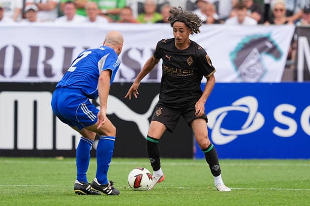 05.08.2026, xydrx, Fußball, Testspiel, FC Rottach-Egern - Borussia Mönchengladbach, Saison 2026 2027, Stadion am Birkenmoos: Markus Stoeckl (FC Rottach-Egern, 2) Wael Mohya (Borussia Moenchengladbach, 36) DFB regulations prohibit any use of photographs as image sequences and or quasi-video. *** August 5, 2026, xydrx, Soccer, Friendly Match, FC Rottach Egern vs. Borussia Mönchengladbach, 2026–2027 Season, Birkenmoos Stadium, Markus Stoeckl, FC Rottach Egern, 2 Wael Mohya, Borussia Mönchengladbach, 36 DFB regulations prohibit any use of photographs as image sequences and or quasi-video Copyright: HMBxMedia YannisxDreimann