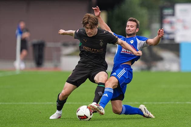 05.08.2026, xydrx, Fußball, Testspiel, FC Rottach-Egern - Borussia Mönchengladbach, Saison 2026 2027, Stadion am Birkenmoos: Daiki Hashioka (Borussia Moenchengladbach, 14) im Zweikampf gegen Florian Mex (FC Rottach-Egern, 9) DFB regulations prohibit any use of photographs as image sequences and or quasi-video. *** August 5, 2026, xydrx, soccer, friendly match, FC Rottach Egern vs. Borussia Mönchengladbach, 2026–2027 season, Birkenmoos Stadium, Daiki Hashioka, Borussia Mönchengladbach, No. 14 in a tackle against Florian Mex, FC Rottach Egern, No. 9. DFB regulations prohibit any use of photographs as image sequences and or quasi-video. Copyright: HMBxMedia YannisxDreimann
