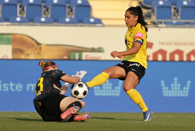 SOCCER - WCL, St.Poelten vs Bern SANKT POELTEN,AUSTRIA,05.AUG.26 - WOMEN SOCCER - UEFA Women s Champions League, qualification, SKN Sankt Poelten vs BSC YB Frauen. Image shows Carina Schlueter (St.Poelten) and Laura Frey (Bern).  GEPAxpictures xWalterxLuger