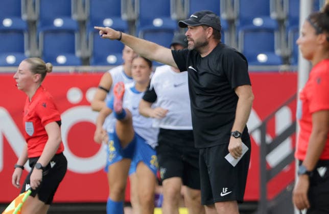 SOCCER - WCL, St.Poelten vs Bern SANKT POELTEN,AUSTRIA,05.AUG.26 - WOMEN SOCCER - UEFA Women s Champions League, qualification, SKN Sankt Poelten vs BSC YB Frauen. Image shows head coach Laurent Fassotte (St.Poelten).  GEPAxpictures xWalterxLuger