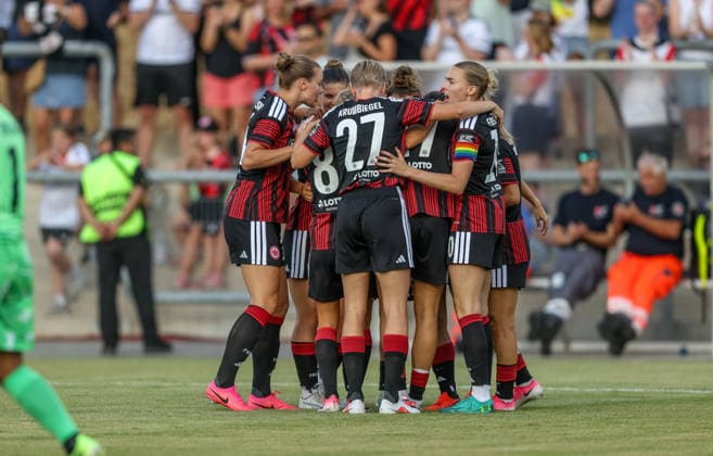 GER, Frankfurt, Eintracht Frankfurt vs AC Omonia Nikosia, UEFA Womens Champions League, Fussball, UEFA, Spielzeit 2026 2027, Stadion am Brentanobad, Qualifikation, Halbfinale im Bild: Hayley Raso (Eintracht Frankfurt Frauen 7), Tor zum 1:0, Tor, Jubel und Freude, Emotionen, Laura Freigang (Eintracht Frankfurt Frauen 10) DFB DFL REGULATIONS PROHIBIT ANY USE OF PHOTOGRAPHS AS IMAGE SEQUENCES AND OR QUASI-VIDEO, 05.08.2026 *** GER, Frankfurt, Eintracht Frankfurt vs. AC Omonia Nicosia, UEFA Women s Champions League, Soccer, UEFA, 2026–2027 Season, Brentanobad Stadium, Qualifying Round, Semifinal in Pictures: Hayley Raso, Eintracht Frankfurt Women’s Team 7, Goal to Make It 1–0, Goal, Celebration and Joy, Emotions, Laura Freigang, Eintracht Frankfurt Women 10. DFB and DFL regulations prohibit any use of photographs as image sequences and or quasi-video. August 5, 2026 Copyright: HMBxMedia HendrikxHamelau