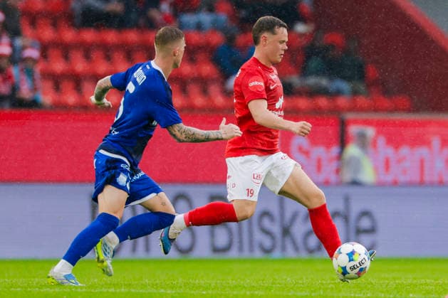 UEFA Conference Leauge 2026: Brann - Apollon Limassol Bergen 20260805. Apollon Limassols Morgan Brown og Branns Eggert Aron Gudmundsson i UEFA Conference Leauge-kampen i fotball mellom SK Brann og Apollon Limassol pa Brann stadion. Foto: Paul S. Amundsen NTB Bergen Norge EDITORIAL USE ONLY. RESTRICTED USE FOR BETTING COMPANIES Ref:_SPOuZ3iLYgB3ec.jpg *** UEFA Conference League 2026 Brann Apollon Limassol Bergen 20260805 Apollon Limassol s Morgan Brown and Brann s Eggert Aron Gudmundsson in the UEFA Conference League soccer match between SK Brann and Apollon Limassol at Brann Stadium. Photo: Paul S. Amundsen, NTB, Bergen, Norway. EDITORIAL USE ONLY. RESTRICTED USE FOR BETTING COMPANIES  Copyright: xPaulxS.xAmundsenx xNTBx