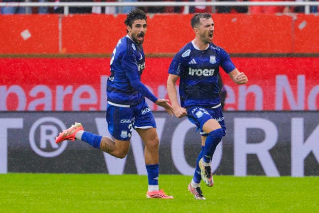 UEFA Conference Leauge 2026: Brann - Apollon Limassol Bergen 20260805. Apollon Limassol jubel etter scoring av Alen Ozbolt (t.h.) i UEFA Conference Leauge-kampen i fotball mellom SK Brann og Apollon Limassol pa Brann stadion. Foto: Paul S. Amundsen NTB Bergen Norge EDITORIAL USE ONLY. RESTRICTED USE FOR BETTING COMPANIES Ref:_SPOHC_-hOv2G3U.jpg *** UEFA Conference League 2026 Brann Apollon Limassol Bergen 20260805 Apollon Limassol celebrates after a goal by Alen Ozbolt (right) in the UEFA Conference League soccer match between SK Brann and Apollon Limassol at Brann Stadium. Photo: Paul S. Amundsen, NTB, Bergen, Norway. EDITORIAL USE ONLY. RESTRICTED USE FOR BETTING COMPANIES  Copyright: xPaulxS.xAmundsenx xNTBx