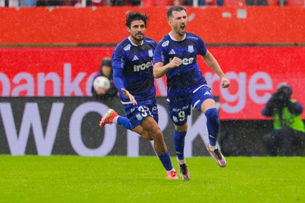 UEFA Conference Leauge 2026: Fire - Apollon Limassol Bergen 20260805. Apollon Limassol cheers after scoring by Alen Ozbolt (right) in the UEFA Conference Leauge football match between SK Brann and Apollon Limassol at Brann Stadium. Photo: Paul S. Amundsen NTB Bergen Norway EDITORIAL USE ONLY. RESTRICTED USE FOR BETTING COMPANIES Ref:_SPOJfOkcMRGovY.jpg *** UEFA Conference League 2026: Apollon Limassol vs. Bergen, August 5, 2026. Apollon Limassol celebrates after Alen Ozbolt scores during the UEFA Conference League soccer match between SK Brann and Apollon Limassol at Brann Stadium. Photo by Paul S. Amundsen NTB Bergen, Norway EDITORIAL USE ONLY RESTRICTED USE FOR BETTING COMPANIES  Copyright: xPaulxS.xAmundsenx xNTBx