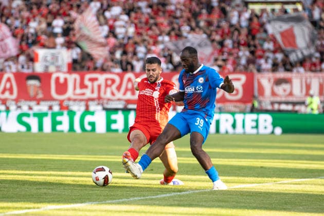 Regionalliga Nordost: FC Rot-Weiß Erfurt vs. SV Tasmania Berlin; Erfurt; 05.08.2026 Sofiane Ikene ( 4; FC Rot-Weiß Erfurt) gegen Erich Berko ( 39; SV Tasmania Berlin) Regionalliga Nordost: FC Rot-Weiß Erfurt vs. SV Tasmania Berlin; Steigerwaldstadion Erfurt; 05.08.2026 *** Northeast Regional League: FC Rot Weiß Erfurt vs. SV Tasmania Berlin, Erfurt, August 5, 2026; Sofiane Ikene 4, FC Rot Weiß Erfurt vs. Erich Berko 39, SV Tasmania Berlin; Northeast Regional League: FC Rot Weiß Erfurt vs. SV Tasmania Berlin, Steigerwaldstadion, Erfurt, August 5, August 5, 2026 Copyright: xBEAUTIFULxSPORTS Duehringx