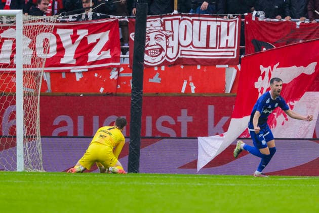UEFA Conference Leauge 2026: Fire - Apollon Limassol Bergen 20260805. Apollon Limassol cheers after scoring by Alen Ozbolt (right) in the UEFA Conference Leauge football match between SK Brann and Apollon Limassol at Brann Stadium. Photo: Paul S. Amundsen NTB Bergen Norway EDITORIAL USE ONLY. RESTRICTED USE FOR BETTING COMPANIES Ref:_SPOb0As_Ju0f_U.jpg *** UEFA Conference League 2026: Apollon Limassol vs. Bergen, August 5, 2026. Apollon Limassol celebrates after Alen Ozbolt scores during the UEFA Conference League soccer match between SK Brann and Apollon Limassol at Brann Stadium. Photo by Paul S. Amundsen NTB Bergen, Norway EDITORIAL USE ONLY RESTRICTED USE FOR BETTING COMPANIES  Copyright: xPaulxS.xAmundsenx xNTBx
