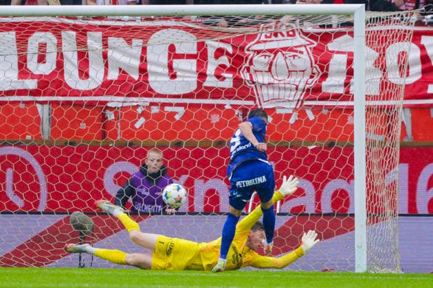 UEFA Conference Leauge 2026: Fire - Apollon Limassol Bergen 20260805. Apollon Limassol cheers after scoring by Alen Ozbolt (right) in the UEFA Conference Leauge football match between SK Brann and Apollon Limassol at Brann Stadium. Photo: Paul S. Amundsen NTB Bergen Norway EDITORIAL USE ONLY. RESTRICTED USE FOR BETTING COMPANIES Ref:_SPOybXRq0S1jB8.jpg *** UEFA Conference League 2026: Apollon Limassol vs. Bergen, August 5, 2026. Apollon Limassol celebrates after Alen Ozbolt scores during the UEFA Conference League soccer match between SK Brann and Apollon Limassol at Brann Stadium. Photo by Paul S. Amundsen NTB Bergen, Norway EDITORIAL USE ONLY RESTRICTED USE FOR BETTING COMPANIES  Copyright: xPaulxS.xAmundsenx xNTBx
