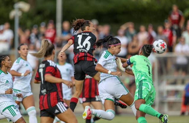 GER, Frankfurt, Eintracht Frankfurt vs AC Omonia Nikosia, UEFA Womens Champions League, Fussball, UEFA, Spielzeit 2026 2027, Stadion am Brentanobad, Qualifikation, Halbfinale im Bild: Hayley Raso (Eintracht Frankfurt Frauen 7) köpft das Tor zum 1:0 DFB DFL REGULATIONS PROHIBIT ANY USE OF PHOTOGRAPHS AS IMAGE SEQUENCES AND OR QUASI-VIDEO, 05.08.2026 *** GER, Frankfurt, Eintracht Frankfurt vs. AC Omonia Nicosia, UEFA Women s Champions League, Soccer, UEFA, 2026–2027 Season, Brentanobad Stadium, Qualifying Round, Semifinal Photo: Hayley Raso of Eintracht Frankfurt Women scores the 1–0 goal with a header. DFB and DFL regulations prohibit any use of photographs as image sequences and or quasi-video, August 5, 2026 Copyright: HMBxMedia HendrikxHamelau