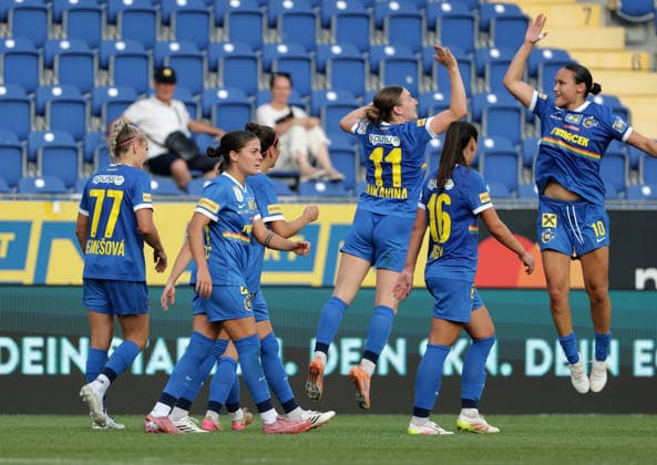 SOCCER - WCL, St.Poelten vs Bern SANKT POELTEN,AUSTRIA,05.AUG.26 - WOMEN SOCCER - UEFA Women s Champions League, qualification, SKN Sankt Poelten vs BSC YB Frauen. Image shows the rejoicing of Magdalena Rukavina (St.Poelten) and her team.  GEPAxpictures xWalterxLuger