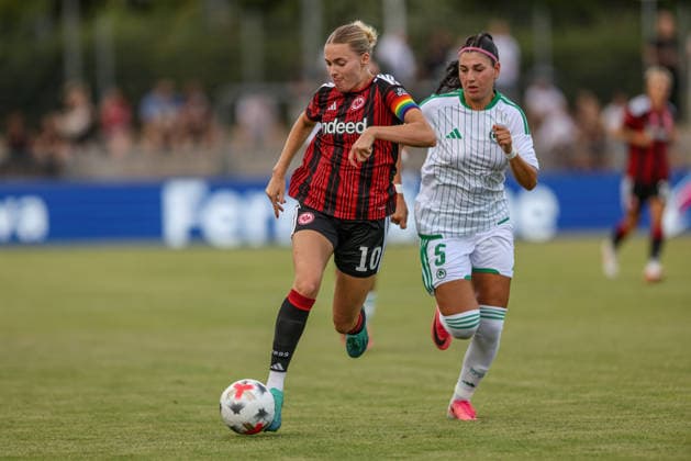 GER, Frankfurt, Eintracht Frankfurt vs AC Omonia Nikosia, UEFA Womens Champions League, Fussball, UEFA, Spielzeit 2026 2027, Stadion am Brentanobad, Qualifikation, Halbfinale im Bild v.l.: Laura Freigang (Eintracht Frankfurt Frauen 10), Efthalia Siakalli (Omonia Nikosia 5) DFB DFL REGULATIONS PROHIBIT ANY USE OF PHOTOGRAPHS AS IMAGE SEQUENCES AND OR QUASI-VIDEO, 05.08.2026 *** GER, Frankfurt, Eintracht Frankfurt vs. AC Omonia Nicosia, UEFA Women s Champions League, Soccer, UEFA, 2026–2027 Season, Stadion am Brentanobad, Qualifying Round, Semifinal (pictured, from left): Laura Freigang, Eintracht Frankfurt Women s Team No. 10, Efthalia Siakalli, Omonia Nicosia 5. DFB and DFL regulations prohibit any use of photographs as image sequences and or quasi-video. August 5, 2026 Copyright: HMBxMedia HendrikxHamelau