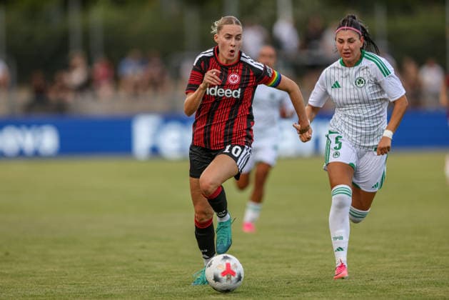 GER, Frankfurt, Eintracht Frankfurt vs AC Omonia Nikosia, UEFA Womens Champions League, Fussball, UEFA, Spielzeit 2026 2027, Stadion am Brentanobad, Qualifikation, Halbfinale im Bild v.l.: Laura Freigang (Eintracht Frankfurt Frauen 10), Efthalia Siakalli (Omonia Nikosia 5) DFB DFL REGULATIONS PROHIBIT ANY USE OF PHOTOGRAPHS AS IMAGE SEQUENCES AND OR QUASI-VIDEO, 05.08.2026 *** GER, Frankfurt, Eintracht Frankfurt vs. AC Omonia Nicosia, UEFA Women s Champions League, Soccer, UEFA, 2026–2027 Season, Stadion am Brentanobad, Qualifying Round, Semifinal (pictured, from left): Laura Freigang, Eintracht Frankfurt Women s Team No. 10, Efthalia Siakalli, Omonia Nicosia 5. DFB and DFL regulations prohibit any use of photographs as image sequences and or quasi-video. August 5, 2026 Copyright: HMBxMedia HendrikxHamelau