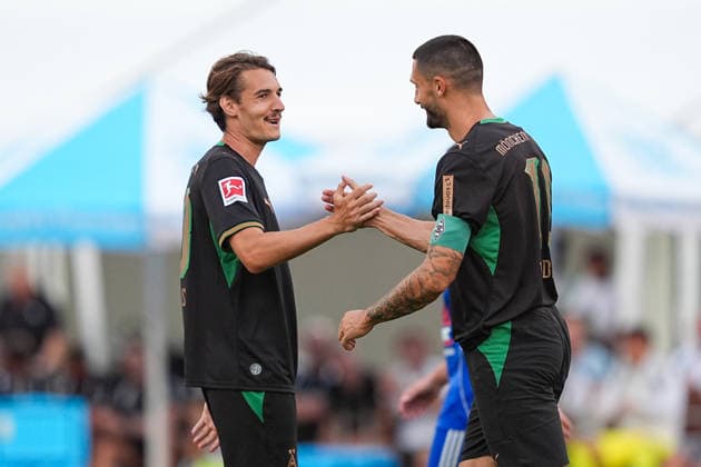 05.08.2026, xydrx, Fußball, Testspiel, FC Rottach-Egern - Borussia Mönchengladbach, Saison 2026 2027, Stadion am Birkenmoos: Torjubel nach dem Tor zum 10:0 für Borussia Moenchengladbach durch Torschütze Tim Kleindienst (Borussia Moenchengladbach, 11) zusammen mit Florian Neuhaus (Borussia Moenchengladbach, 10) DFB regulations prohibit any use of photographs as image sequences and or quasi-video. *** August 5, 2026, xydrx, soccer, exhibition match, FC Rottach Egern vs. Borussia Mönchengladbach, 2026–2027 season, Birkenmoos Stadium: Celebrations after Borussia Mönchengladbach’s 10–0 goal scored by Tim Kleindienst, Borussia Mönchengladbach, No. 11, alongside Florian Neuhaus, Borussia Mönchengladbach, No. 10. DFB regulations prohibit any use of photographs as image sequences and or quasi-video. Copyright: HMBxMedia YannisxDreimann