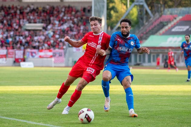 GER, Erfurt, Fussball, Regionalliga Nordost, 3. Spieltag, FC Rot-Weiss Erfurt vs. Tasmania Berlin im Bild v.l.: Robbie Felßberg (FC Rot-Weiß Erfurt 18), Deji Beyreuther (Tasmania Berlin 26) Zweikampf 05.08.2026, Steigerwaldstadion Erfurt DFB REGULATIONS PROHIBIT ANY USE OF PHOTOGRAPHS AS IMAGE SEQUENCES AND OR QUASI-VIDEO, *** GER, Erfurt, Soccer, Northeast Regional League, Matchday 3, FC Rot Weiss Erfurt vs. Tasmania Berlin (pictured, from left): Robbie Felßberg (FC Rot Weiss Erfurt, 18), Deji Beyreuther (Tasmania Berlin, 26) in a tackle on August 5, 2026, Steigerwaldstadion, Erfurt. DFB regulations prohibit any use of photographs as image sequences and or quasi-video, Copyright: HMBxMedia PaulxFritz