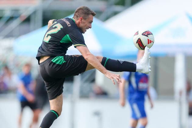 Patrick Herrmann (Borussia Moenchengladbach) kontrolliert den Ball waehrend des Freundschaftsspiels zwischen dem FC Rottach-Egern und Borussia Moenchengladbach, Stadion Birkenmoos am 05. August 2026 in Rottach-Egern, Deutschland. (Foto von Marco Steinbrenner DeFodi Images) +++ Patrick Herrmann (Borussia Moenchengladbach) controls the ball during the Friendly match between FC Rottach-Egern and Borussia Moenchengladbach at Stadion Birkenmoos on August 5, 2026 in Rottach-Egern, Germany. (Photo by Marco Steinbrenner DeFodi Images) (Photo by Marco Steinbrenner DeFodi Images) - *** Patrick Herrmann of Borussia Mönchengladbach controls the ball during the friendly match between FC Rottach Egern and Borussia Mönchengladbach, Birkenmoos Stadium on August 5, 2026, in Rottach Egern, Germany Photo by Marco Steinbrenner DeFodi Images Patrick Herrmann of Borussia Mönchengladbach controls the ball during the friendly match between FC Rottach Egern and Borussia Mönchengladbach at Birkenmoos Stadium on August 5, 2026 in Rottach Egern, Germany Photo by Marco Steinbrenner DeFodi Images Photo by Marco Steinbrenner DeFodi Images