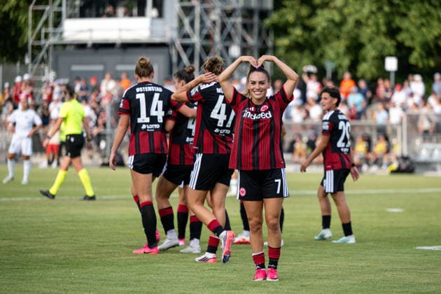 05.08.2026, GER, Fussball, Frauen, UEFA Womens Champions League, Saison 2026 2027, Qualifikationsturnier, Halbfinale, Eintracht Frankfurt vs Omonia Nikosia Ereleta Memeti ( Eintracht Frankfurt, 07 ) und Team jubeln über das Tor zum 3;:0, Frankfurt am Main Stadion am Brentanobad Hessen Deutschland *** August 5, 2026, GER, Soccer, Women s, UEFA Women s Champions League, 2026–2027 Season, Qualifying Tournament, Semifinals, Eintracht Frankfurt vs. Omonia Nicosia; Ereleta Memeti of Eintracht Frankfurt, No. 7, and her teammates celebrate the goal that made it 3–0; Frankfurt am Main, Stadion am Brentanobad, Hesse, Germany Copyright: xNordphoto Memmlerx