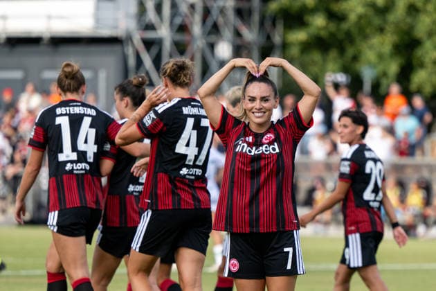 05.08.2026, GER, Fussball, Frauen, UEFA Womens Champions League, Saison 2026 2027, Qualifikationsturnier, Halbfinale, Eintracht Frankfurt vs Omonia Nikosia Ereleta Memeti ( Eintracht Frankfurt, 07 ) und Team jubeln über das Tor zum 3;:0, Frankfurt am Main Stadion am Brentanobad Hessen Deutschland *** August 5, 2026, GER, Soccer, Women s, UEFA Women s Champions League, 2026–2027 Season, Qualifying Tournament, Semifinals, Eintracht Frankfurt vs. Omonia Nicosia; Ereleta Memeti of Eintracht Frankfurt, No. 7, and her teammates celebrate the goal that made it 3–0; Frankfurt am Main, Stadion am Brentanobad, Hesse, Germany Copyright: xNordphoto Memmlerx