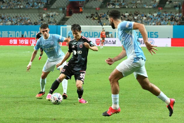 Manchester City FC face K League All-Stars in pre-season friendly in South Korea Kim Moon Hwan (C) of Team K League dribbles past Manchester City FC players during a pre-season friendly soccer match between Manchester City FC and Team K League at Seoul World Cup Stadium in Seoul, South Korea, August 05, 2026. Seoul South Korea  Copyright: xMatrixxImages JungxUi-Chelx