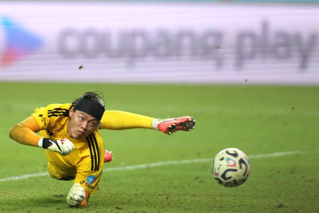 Manchester City FC face K League All-Stars in pre-season friendly in South Korea Goalkeeper Gu Seong Yun of Team K League punches the ball away during a pre-season friendly soccer match between Manchester City FC and Team K League at Seoul World Cup Stadium in Seoul, South Korea, August 05, 2026. Seoul South Korea  Copyright: xMatrixxImages JungxUi-Chelx