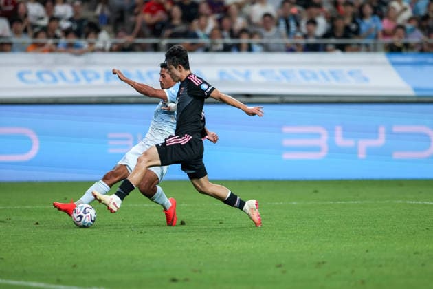 Manchester City FC face K League All-Stars in pre-season friendly in South Korea Tijjani Reijnders (L) of Manchester City FC in action against Lee Ki Hyeok (R) of Team K League during a pre-season friendly soccer match between Manchester City FC and Team K League at Seoul World Cup Stadium in Seoul, South Korea, on August 05, 2026. Seoul South Korea  Copyright: xMatrixxImages JungxUi-Chelx