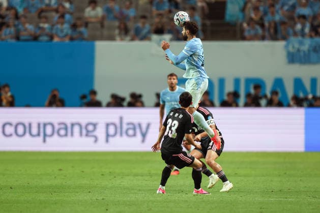 Manchester City FC face K League All-Stars in pre-season friendly in South Korea Josko Gvardiol of Manchester City FC heads the ball during a pre-season friendly soccer match between Manchester City FC and Team K League at Seoul World Cup Stadium in Seoul, South Korea, August 05, 2026. Seoul South Korea  Copyright: xMatrixxImages JungxUi-Chelx