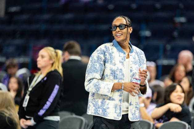 SAN FRANCISCO, CA - AUGUST 04: Brittney Sykes 20 of the Toronto Tempo looks on before a WNBA, Basketball Damen, USA game against the Golden State Valkyries on August 4, 2026 at Chase Center in San Francisco, CA. (Photo by Matthew Huang Icon Sportswire) WNBA: AUG 04 Toronto Tempo at Golden State Valkyries EDITORIAL USE ONLY Icon260804043