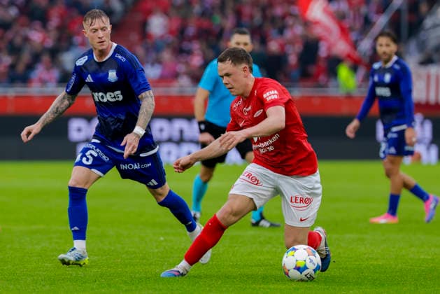 UEFA Conference Leauge 2026: Brann - Apollon Limassol Bergen 20260805. Apollon Limassols Morgan Brown og Branns Eggert Aron Gudmundsson i UEFA Conference Leauge-kampen i fotball mellom SK Brann og Apollon Limassol pa Brann stadion. Foto: Paul S. Amundsen NTB Bergen Norge EDITORIAL USE ONLY. RESTRICTED USE FOR BETTING COMPANIES Ref:_SPObYZIokmxiec.jpg *** UEFA Conference League 2026 Brann Apollon Limassol Bergen 20260805 Apollon Limassol s Morgan Brown and Brann s Eggert Aron Gudmundsson in the UEFA Conference League soccer match between SK Brann and Apollon Limassol at Brann Stadium. Photo: Paul S. Amundsen, NTB, Bergen, Norway. EDITORIAL USE ONLY. RESTRICTED USE FOR BETTING COMPANIES  Copyright: xPaulxS.xAmundsenx xNTBx