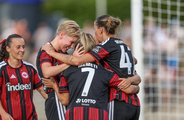GER, Frankfurt, Eintracht Frankfurt vs AC Omonia Nikosia, UEFA Womens Champions League, Fussball, UEFA, Spielzeit 2026 2027, Stadion am Brentanobad, Qualifikation, Halbfinale im Bild: Ereleta Memeti (Eintracht Frankfurt Frauen 7) erzielt das Tor zum 3:0, Tor, Jubel und Freude, Emotionen, Larissa Mühlhaus (Eintracht Frankfurt Frauen 19), Paulina Krumbiegel (Eintracht Frankfurt Frauen 22) DFB DFL REGULATIONS PROHIBIT ANY USE OF PHOTOGRAPHS AS IMAGE SEQUENCES AND OR QUASI-VIDEO, 05.08.2026 *** GER, Frankfurt, Eintracht Frankfurt vs. AC Omonia Nicosia, UEFA Women s Champions League, Soccer, UEFA, 2026–2027 Season, Brentanobad Stadium, Qualifying Round, Semifinal: Ereleta Memeti of Eintracht Frankfurt Women’s Team 7 scores the goal to make it 3–0; goal, celebration, joy, emotions; Larissa Mühlhaus of Eintracht Frankfurt Women’s Team 19, Paulina Krumbiegel, Eintracht Frankfurt Women’s Team, No. 22. DFB and DFL regulations prohibit any use of photographs as image sequences and or quasi-video. May 8, 2026 Copyright: HMBxMedia HendrikxHamelau