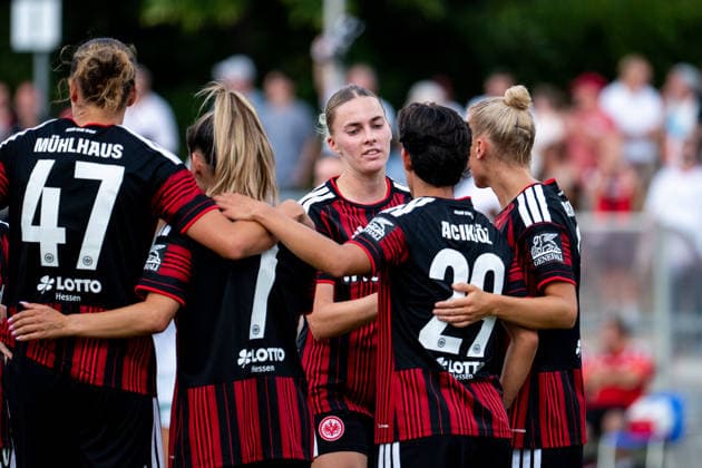 05.08.2026, GER, Fussball, Frauen, UEFA Womens Champions League, Saison 2026 2027, Qualifikationsturnier, Halbfinale, Eintracht Frankfurt vs Omonia Nikosia Laura Freigang ( Eintracht Frankfurt, 10 ), Larissa Mühlhaus ( Eintracht Frankfurt, 47 ), Ereleta Memeti ( Eintracht Frankfurt, 07 ), Dilara Acikgöz ( Eintracht Frankfurt, 29 ), Hanna Bennison ( Eintracht Frankfurt, 08 ) jubeln über das Tor zum 5:0, Frankfurt am Main Stadion am Brentanobad Hessen Deutschland *** August 5, 2026, GER, Soccer, Women, UEFA Women s Champions League, 2026–2027 Season, Qualifying Tournament, Semifinals, Eintracht Frankfurt vs. Omonia Nicosia Laura Freigang, Eintracht Frankfurt, 10, Larissa Mühlhaus, Eintracht Frankfurt, 47, Ereleta Memeti, Eintracht Frankfurt, 07, Dilara Acikgöz (Eintracht Frankfurt), 29, Hanna Bennison (Eintracht Frankfurt), 08 celebrate the goal that made it 5–0, Frankfurt am Main, Stadion am Brentanobad, Hesse, Germany Copyright: xNordphoto Memmlerx