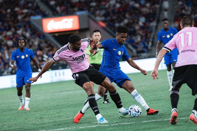August 5, 2026, Hong Kong, China: Gleison Bremer 3 of Juventus fight for ball against Estevao William 41 during Hong Kong Football Festival Herbalgy Trophy between Chelsea FC and Juventus at Kai Tak Stadium in Hong Kong on August 5, 2026. Hong Kong China - ZUMAn333 20260805_znp_n333_096 Copyright: xKaxLokxNgx