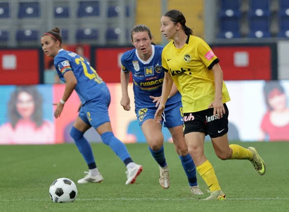 SOCCER - WCL, St.Poelten vs Bern SANKT POELTEN,AUSTRIA,05.AUG.26 - WOMEN SOCCER - UEFA Women s Champions League, qualification, SKN Sankt Poelten vs BSC YB Frauen. Image shows Victoria Laino (St.Poelten) and Malaurie Granges (Bern).  GEPAxpictures xWalterxLuger