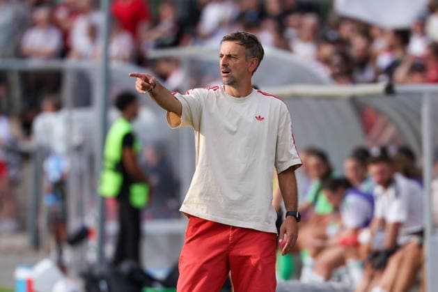 Frankfurt am Main, Germany - August 2026: headcoach Niko Arnautis (Eintracht Frankfurt) gestures, gives instructions, gesticulate during the second Qualifying Round Match Eintracht Frankfurt and Omonia Nicosia - Semi-finals of the UEFA Womens LP Mini Tournament at Stadium am Bretanobad in Frankfurt am Main, Germany *** Frankfurt am Main, Germany, August 2026: Eintracht Frankfurt head coach Niko Arnautis gestures and gives instructions during the second qualifying round match between Eintracht Frankfurt and Omonia Nicosia in the semifinals of the UEFA Women s LP Mini Tournament at Stadium am Bretanobad in Frankfurt am Main, Germany Copyright: HMBxMedia JoaquimxFerreira