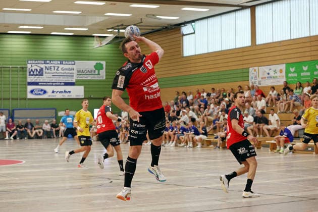 05.08.2026, xovx, Handball Lindencup, Pfadi Winterthur - HSC 2000 Coburg v.l. Lukas Köder (Pfadi Winterthur), Tim Rellstab (Pfadi Winterthur). Linden Stadthalle Hessen Deutschland (DE) *** August 5, 2026, xovx, Lindencup Handball Tournament, Pfadi Winterthur vs. HSC 2000 Coburg; from left: Lukas Köder (Pfadi Winterthur), Tim Rellstab (Pfadi Winterthur); Linden Stadthalle, Hesse, Germany, DE