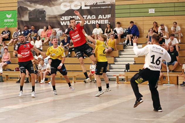 05.08.2026, xovx, Handball Lindencup, Pfadi Winterthur - HSC 2000 Coburg v.l. Lionel Mirdita (Pfadi Winterthur), Jakob Knauer (HSC Coburg), Tim Rellstab (Pfadi Winterthur), Lars Düsterhöft (HSC Coburg), Petros Boukovinas (HSC Coburg) Linden Stadthalle Hessen Deutschland (DE) *** August 5, 2026, xovx, Lindencup Handball, Pfadi Winterthur vs. HSC 2000 Coburg; from left: Lionel Mirdita (Pfadi Winterthur), Jakob Knauer (HSC Coburg), Tim Rellstab (Pfadi Winterthur), Lars Düsterhöft (HSC Coburg), Petros Boukovinas (HSC Coburg); Linden Stadthalle, Hesse, Germany, DE