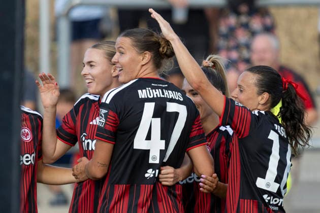 UWCL Qualifikation: Eintracht Frankfurt - AC Omonia Nicosia, 05.08.2026 Larissa Mühlhaus (Eintracht Frankfurt 47) erzielte das Tor zum 2:0 & feiert mit Hayley Raso (Eintracht Frankfurt 16) & Ereleta Memeti (Eintracht Frankfurt 7) & Laura Freigang (Eintracht Frankfurt 10), Eintracht Frankfurt - AC Omonia Nicosia, Frankfurt, Stadion am Brentanobad, 5.8.2026 *** UWCL Qualifier: Eintracht Frankfurt vs. AC Omonia Nicosia, August 5, 2026: Larissa Mühlhaus (Eintracht Frankfurt, No. 47) scored the goal to make it 2–0 and celebrated with Hayley Raso; Ereleta Memeti (Eintracht Frankfurt, No. 16); Laura Freigang (Eintracht Frankfurt, No. 7); and Eintracht Frankfurt vs. AC Omonia Nicosia, Frankfurt, Stadion am Brentanobad, August 5, 2026 Copyright: xBEAUTIFULxSPORTS Gawlikx