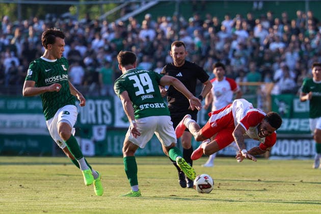 Deutschland: Regionalliga Nordost 2026 2027, 3. Spieltag, BSG Chemie Leipzig - Hallescher FC, Alfred-Kunze Sportpark (Leipzig): Foul an Stanley Ratifo (Hallescher FC, 30) *** Germany Regional League Northeast 2026–2027, Matchday 3, BSG Chemie Leipzig vs. Hallescher FC, Alfred Kunze Sportpark, Leipzig; Foul on Stanley Ratifo (Hallescher FC), 30 Copyright: xx