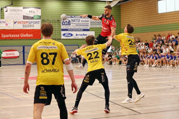 05.08.2026, xovx, Handball Lindencup, Pfadi Winterthur - HSC 2000 Coburg v.l. Jesper Schmidt (HSC Coburg), Marin Lisac (HSC Coburg), Lionel Mirdita (Pfadi Winterthur), Sven Wesseling (HSC Coburg) Linden Stadthalle Hessen Deutschland (DE) *** August 5, 2026, xovx, Lindencup Handball Tournament, Pfadi Winterthur vs. HSC 2000 Coburg: Jesper Schmidt (HSC Coburg), Marin Lisac (HSC Coburg), Lionel Mirdita (Pfadi Winterthur), Sven Wesseling (HSC Coburg); Linden Stadthalle, Hesse, Germany, DE
