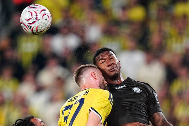 Fenerbahce SK v Sturm Graz - UEFA Champions League 2026 27 Third Qualifying Round First Leg Milan Skriniar of Fenerbahce suffers a minor injury after hitting to Jeyland Mitchell of Sturm Graz during the UEFA Champions League 2026 27 third qualifying round first leg match between Fenerbahce SK and Sturm Graz at Fenerbahce Sükrü Saracoglu Spor Kompleksi on August 05, 2026 in Istanbul, Turkey. Istanbul Fenerbahce Sükrü Saracoglu Spo Istanbul Turkey Copyright: xxYagizxGurtugx