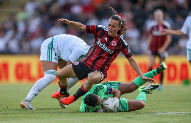 GER, Frankfurt, Eintracht Frankfurt vs AC Omonia Nikosia, UEFA Womens Champions League, Fussball, UEFA, Spielzeit 2026 2027, Stadion am Brentanobad, Qualifikation, Halbfinale im Bild v.l.: Hayley Raso (Eintracht Frankfurt Frauen 7), Constantina Kouzali (Omonia Nikosia 1) DFB DFL REGULATIONS PROHIBIT ANY USE OF PHOTOGRAPHS AS IMAGE SEQUENCES AND OR QUASI-VIDEO, 05.08.2026 *** GER, Frankfurt, Eintracht Frankfurt vs. AC Omonia Nicosia, UEFA Women s Champions League, Soccer, UEFA, 2026–2027 Season, Stadion am Brentanobad, Qualifying Round, Semifinal (pictured, from left): Hayley Raso, Eintracht Frankfurt Women 7, Constantina Kouzali, Omonia Nicosia 1. DFB and DFL regulations prohibit any use of photographs as image sequences and or quasi-video. August 5, 2026 Copyright: HMBxMedia HendrikxHamelau