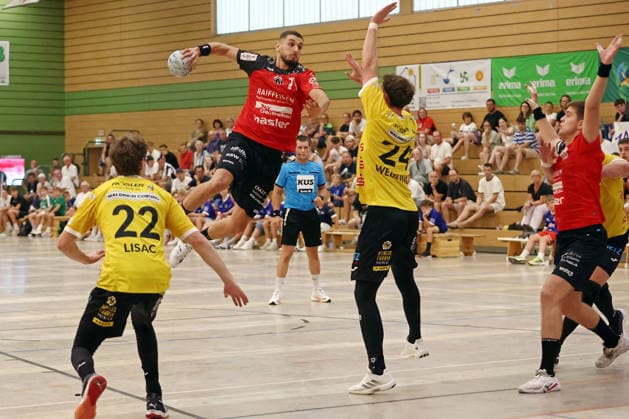 05.08.2026, xovx, Handball Lindencup, Pfadi Winterthur - HSC 2000 Coburg v.l. Marin Lisac (HSC Coburg), Lionel Mirdita (Pfadi Winterthur), Sven Wesseling (HSC Coburg), Ivan Simic (Pfadi Winterthur) Linden Stadthalle Hessen Deutschland (DE) *** August 5, 2026, xovx, Lindencup Handball, Pfadi Winterthur vs. HSC 2000 Coburg, Marin Lisac (HSC Coburg), Lionel Mirdita (Pfadi Winterthur), Sven Wesseling (HSC Coburg), Ivan Simic (Pfadi Winterthur), Linden Stadthalle, Hesse, Germany, DE
