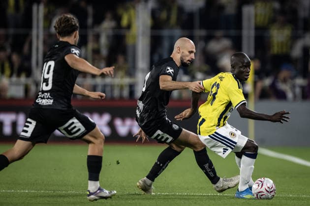Fenerbahce v Sturm Graz - UEFA Champions League ISTANBUL, TURKIYE - AUGUST 5: N Golo Kante (R) of Fenerbahce in action against Jon Gorenc Stankovic (C) of Sturm Graz during UEFA Champions League third qualifying round the first leg match between Fenerbahce and Sturm Graz at Chobani Stadium in Istanbul, Turkiye on August 5, 2026. Sebnem Coskun Anadolu Istanbul Turkey. Editorial use only. Please get in touch for any other usage.  Copyright: x2026xAnadoluxSebnemxCoskunx