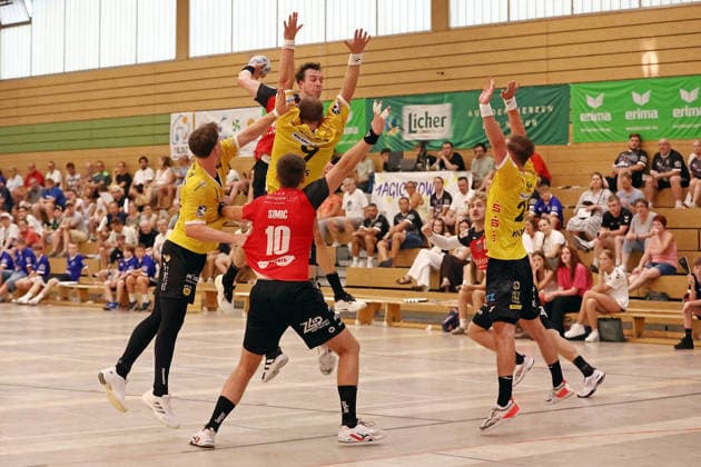 05.08.2026, xovx, Handball Lindencup, Pfadi Winterthur - HSC 2000 Coburg v.l. Sven Wesseling (HSC Coburg), Tim Rellstab (Pfadi Winterthur), Ivan Simic (Pfadi Winterthur), Bartlomiej Bis (HSC Coburg), Jakob Knauer (HSC Coburg) Linden Stadthalle Hessen Deutschland (DE) *** August 5, 2026, xovx, Lindencup Handball, Pfadi Winterthur vs. HSC 2000 Coburg; from left: Sven Wesseling (HSC Coburg), Tim Rellstab (Pfadi Winterthur), Ivan Simic (Pfadi Winterthur), Bartlomiej Bis (HSC Coburg), Jakob Knauer (HSC Coburg); Linden Stadthalle, Hesse, Germany, DE