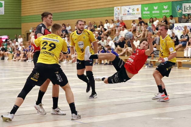 05.08.2026, xovx, Handball Lindencup, Pfadi Winterthur - HSC 2000 Coburg v.l. Ivan Simic (Pfadi Winterthur), Leonards Valkovskis (HSC Coburg), Bartlomiej Bis (HSC Coburg), Tiago Cuencas (Pfadi Winterthur), Jakob Knauer (HSC Coburg) Linden Stadthalle Hessen Deutschland (DE) *** August 5, 2026, xovx, Lindencup Handball, Pfadi Winterthur vs. HSC 2000 Coburg: Ivan Simic (Pfadi Winterthur), Leonards Valkovskis (HSC Coburg), Bartlomiej Bis (HSC Coburg), Tiago Cuencas (Pfadi Winterthur), Jakob Knauer (HSC Coburg), Linden Stadthalle, Hesse, Germany, DE