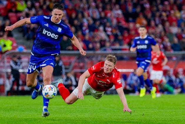 UEFA Conference Leauge 2026: Brann - Apollon Limassol Bergen 20260805. Apollon Limassols Josef Kvida og Branns Kristian Eriksen i UEFA Conference Leauge-kampen i fotball mellom SK Brann og Apollon Limassol pa Brann stadion. Foto: Paul S. Amundsen NTB Bergen Norge EDITORIAL USE ONLY. RESTRICTED USE FOR BETTING COMPANIES Ref:_SPORB3YbyAAJMU.jpg *** UEFA Conference League 2026 Brann Apollon Limassol Bergen 20260805 Apollon Limassol s Josef Kvida and Brann s Kristian Eriksen in the UEFA Conference League soccer match between SK Brann and Apollon Limassol at Brann Stadium. Photo: Paul S. Amundsen, NTB, Bergen, Norway. EDITORIAL USE ONLY. RESTRICTED USE FOR BETTING COMPANIES  Copyright: xPaulxS.xAmundsenx xNTBx