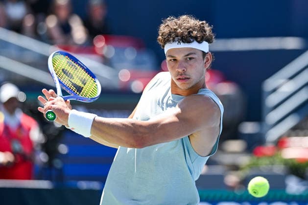 MONTREAL, QC - AUGUST 05: Ben Shelton (USA) returns the ball during a second round match at National Bank Open on August 05, 2026 at IGA Stadium in Montreal, QC (Photo by David Kirouac Icon Sportswire) TENNIS: AUG 05 National Bank Open EDITORIAL USE ONLY Icon26080504726