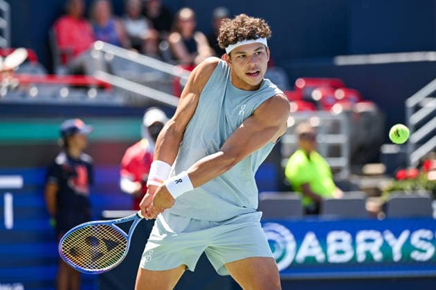 MONTREAL, QC - AUGUST 05: Ben Shelton (USA) returns the ball during a second round match at National Bank Open on August 05, 2026 at IGA Stadium in Montreal, QC (Photo by David Kirouac Icon Sportswire) TENNIS: AUG 05 National Bank Open EDITORIAL USE ONLY Icon26080504826