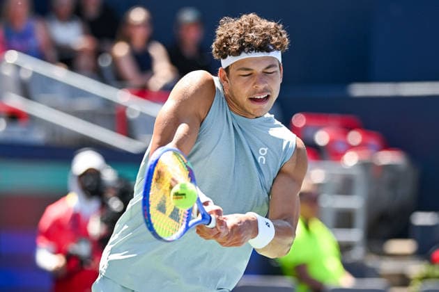 MONTREAL, QC - AUGUST 05: Ben Shelton (USA) returns the ball during a second round match at National Bank Open on August 05, 2026 at IGA Stadium in Montreal, QC (Photo by David Kirouac Icon Sportswire) TENNIS: AUG 05 National Bank Open EDITORIAL USE ONLY Icon26080504926