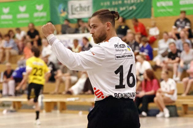 05.08.2026, xovx, Handball Lindencup, Pfadi Winterthur - HSC 2000 Coburg Jubel bei Petros Boukovinas (HSC Coburg) Linden Stadthalle Hessen Deutschland (DE) *** August 5, 2026, xovx, Lindencup Handball Tournament, Pfadi Winterthur vs. HSC 2000 Coburg; Cheers for Petros Boukovinas; HSC Coburg; Linden City Hall; Hesse, Germany; DE
